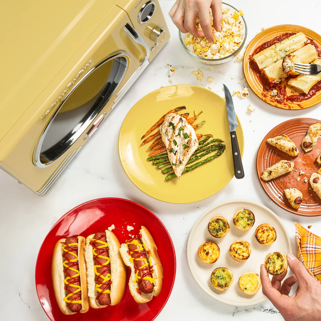 Retro 0.9 Cu. Ft. 800-Watt Countertop Microwave Oven, Yellow