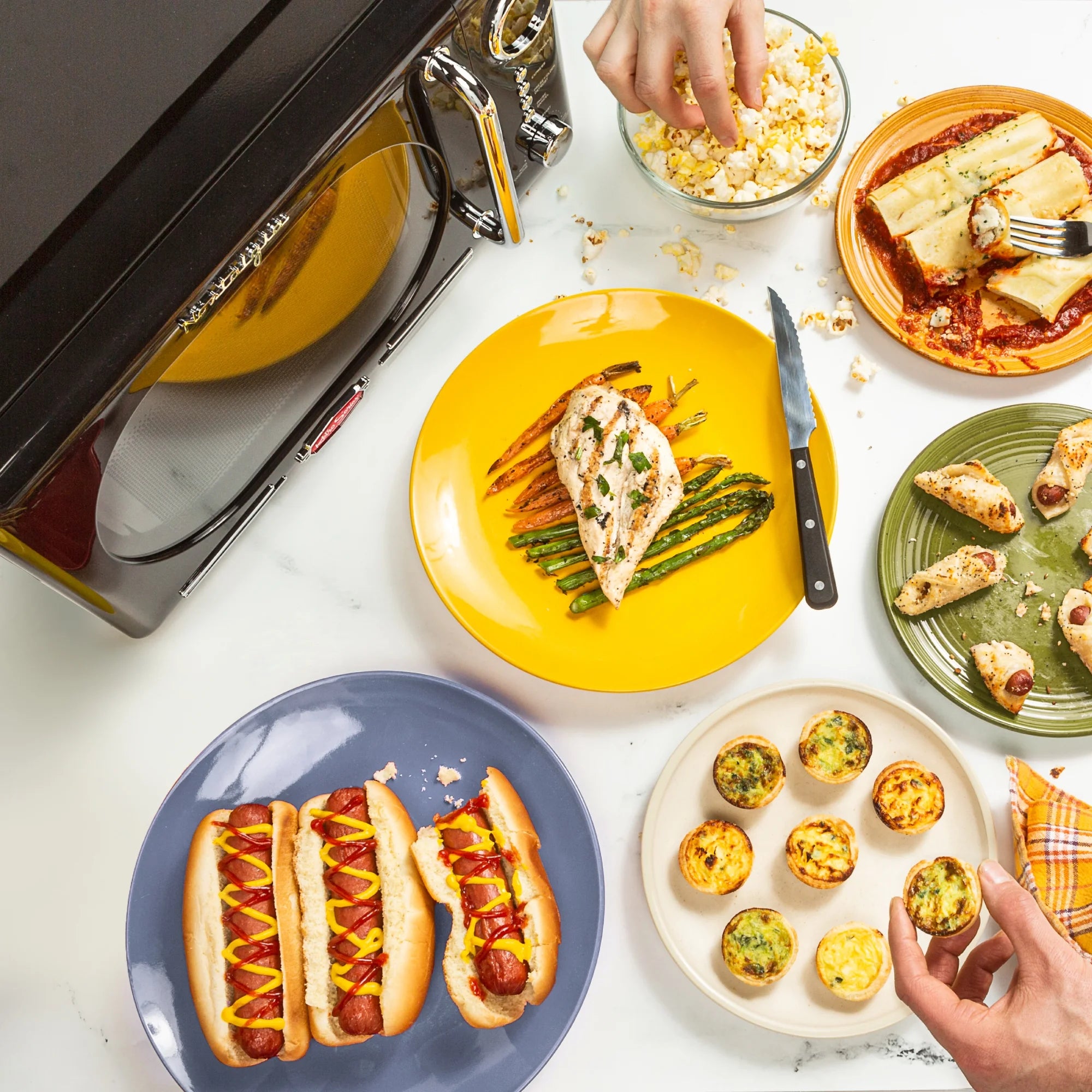 Retro 0.7 Cu. Ft. 700-Watt Countertop Microwave Oven, Black